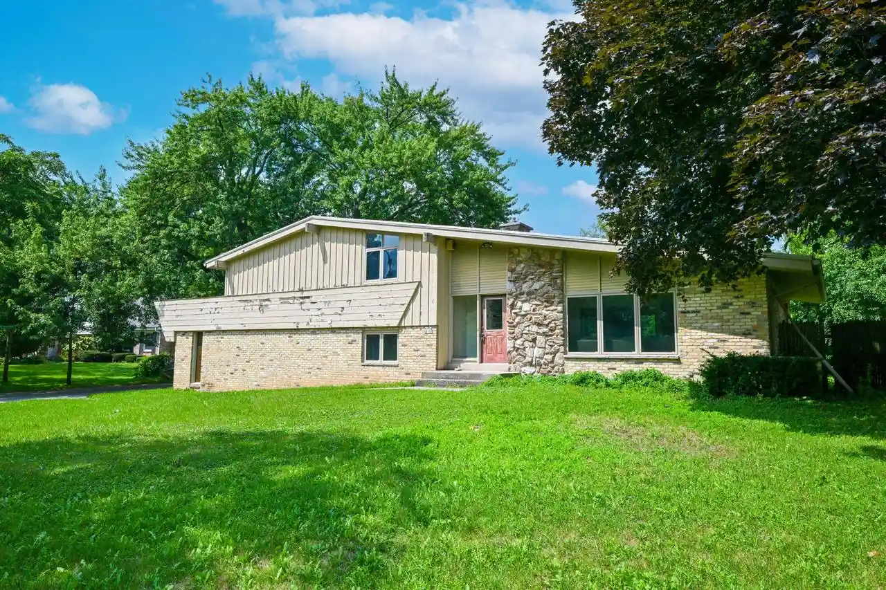 1st image of W154n8105 Elm Lane Lane, Menomonee Falls, WI 53051 | MLS# 1972524