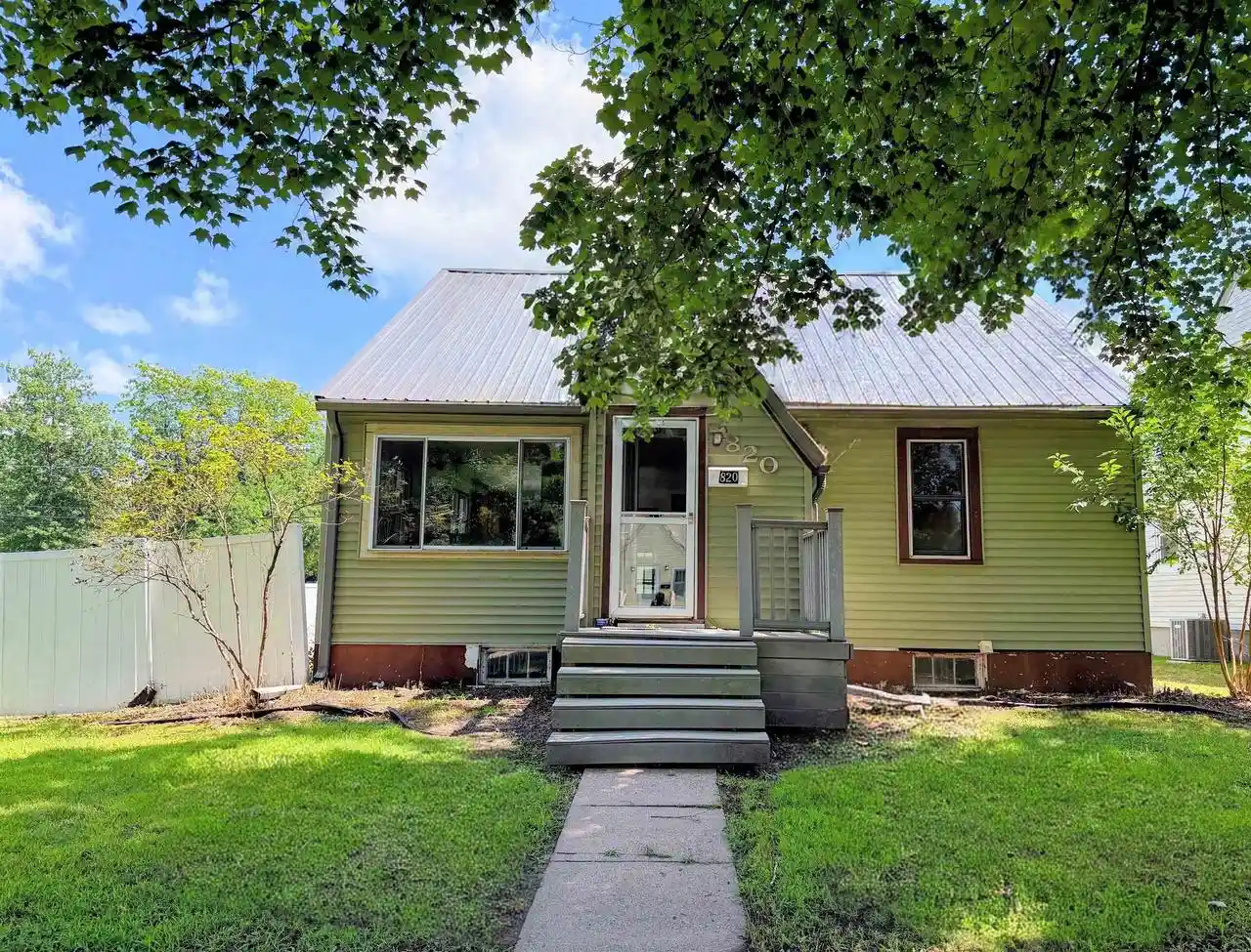 1st image of 820 N Wacouta Avenue Avenue, Prairie Du Chien, WI 53821 | MLS# 2028482