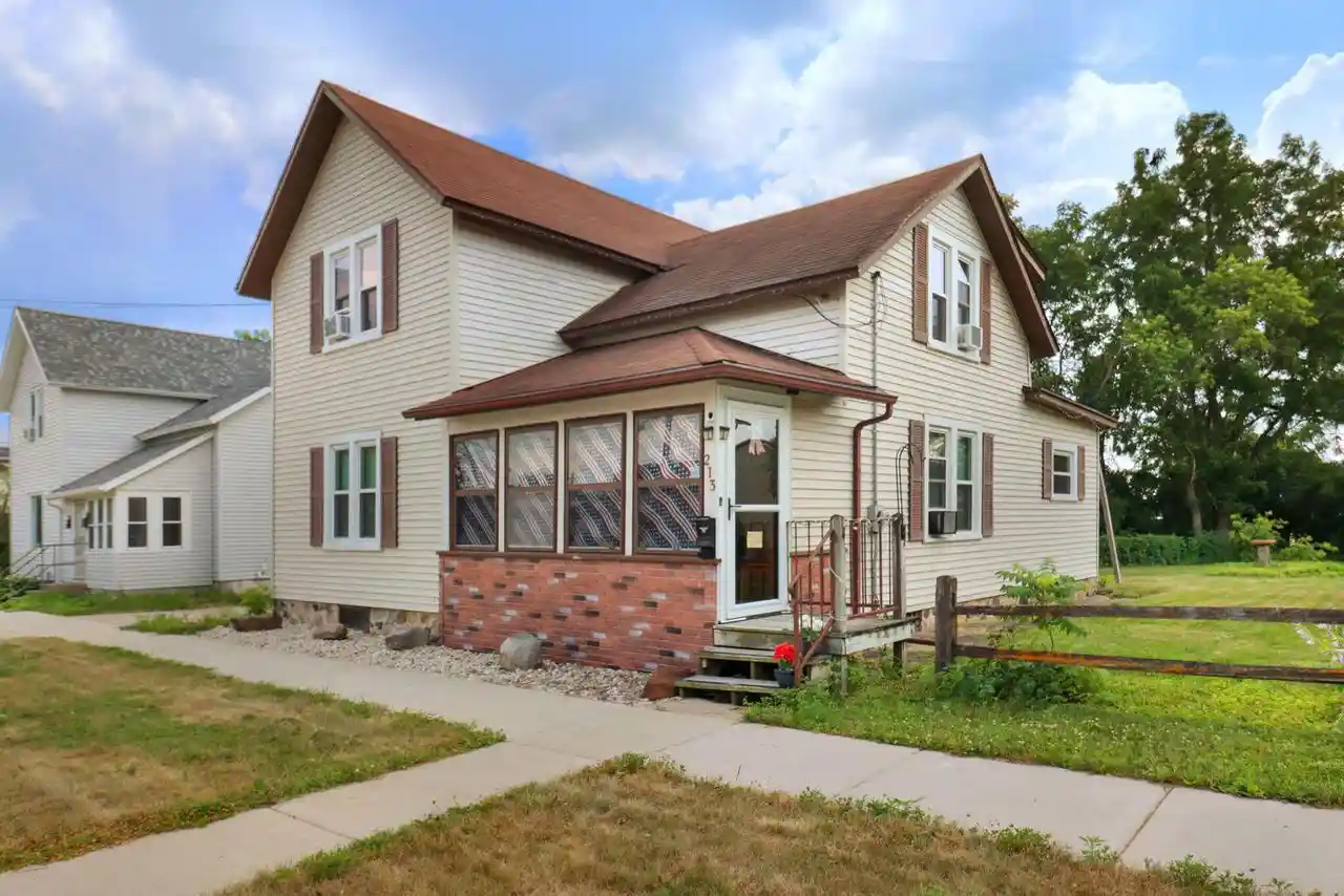 Homes for sale in Elkhorn, WI | 213 E Centralia Street Street, Elkhorn, WI 53121 | MLS# 1972536