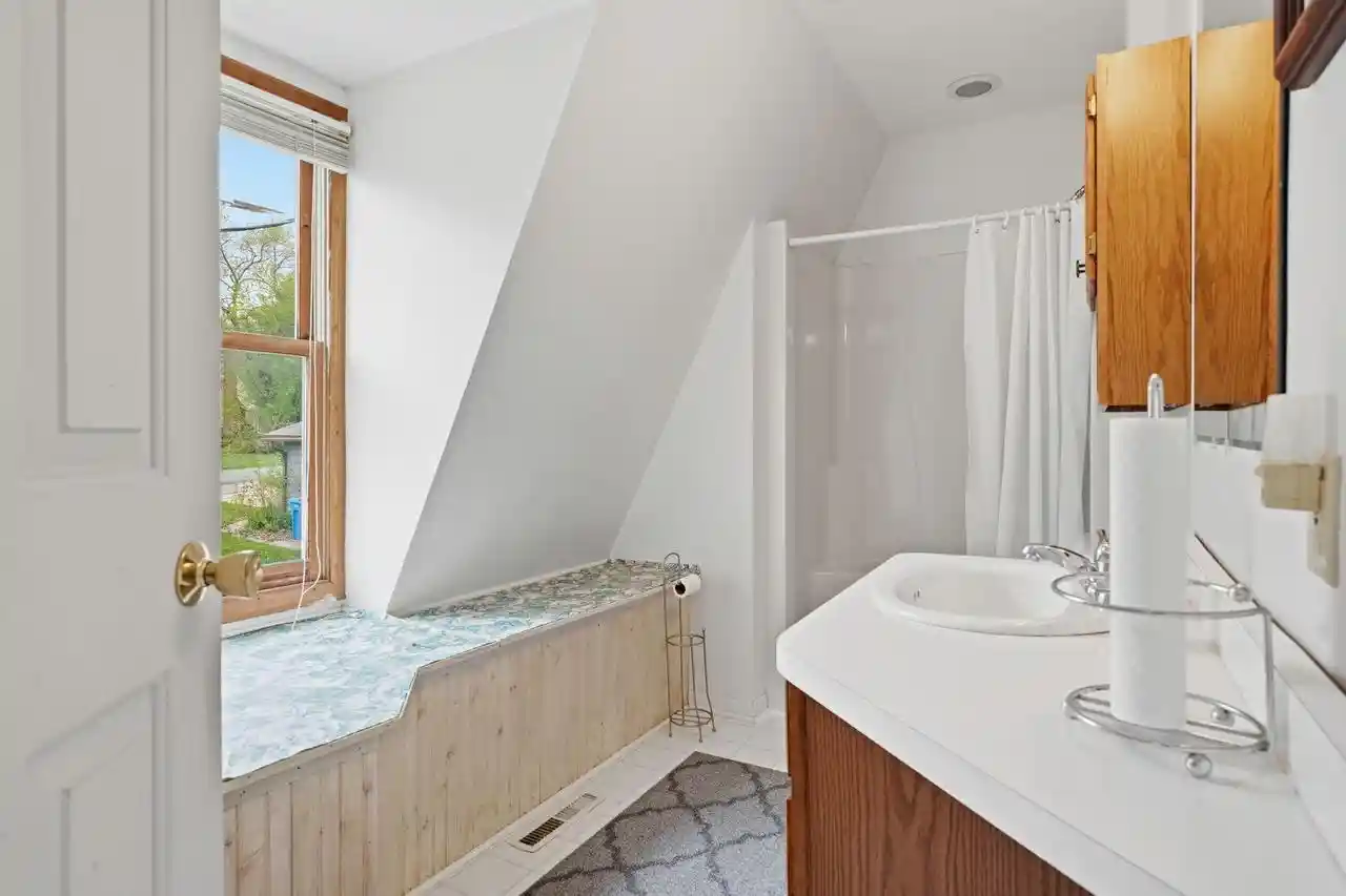 4th image of 2029 Skyline Dr Dr, Stoughton, WI 53589 | MLS# 2028493
