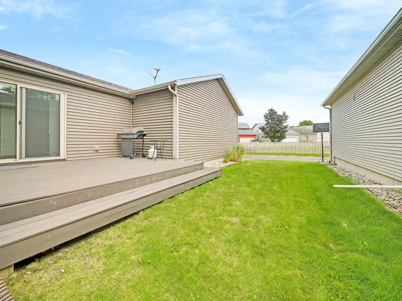 Photo 3 of Single family home for sale at 3821 Stonebridge Dr Dr, Madison, WI 53719 | MLS# 2028498 | Listing updated on 2026-09-10