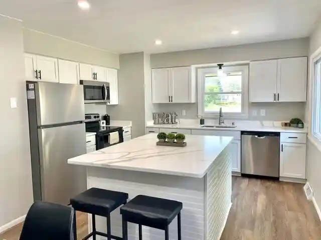 5th image of N87W17833 Shepherd Dr Dr, Menomonee Falls, WI 53051 | MLS# 1972569