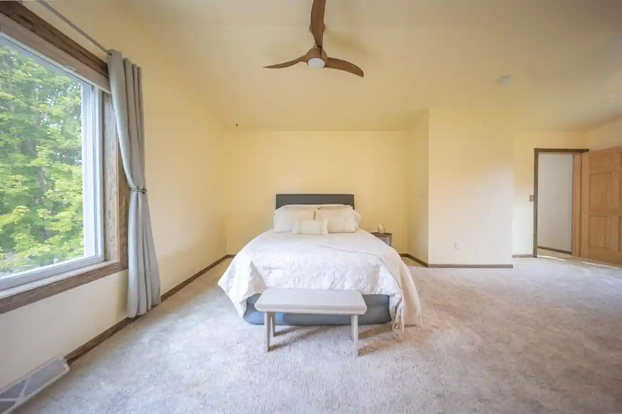 Photo 2 of Single family home for sale at 559 Hilltop Dr Dr, Green Bay, WI 54301 | MLS# 50329390 | Listing updated on 2026-09-22