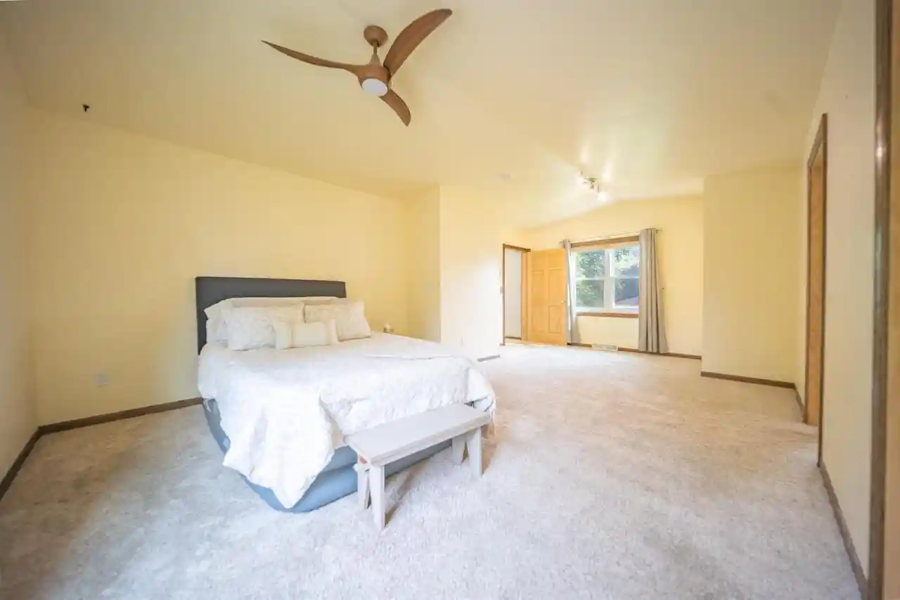 Photo 3 of Single family home for sale at 559 Hilltop Dr Dr, Green Bay, WI 54301 | MLS# 50329390 | Listing updated on 2026-09-22