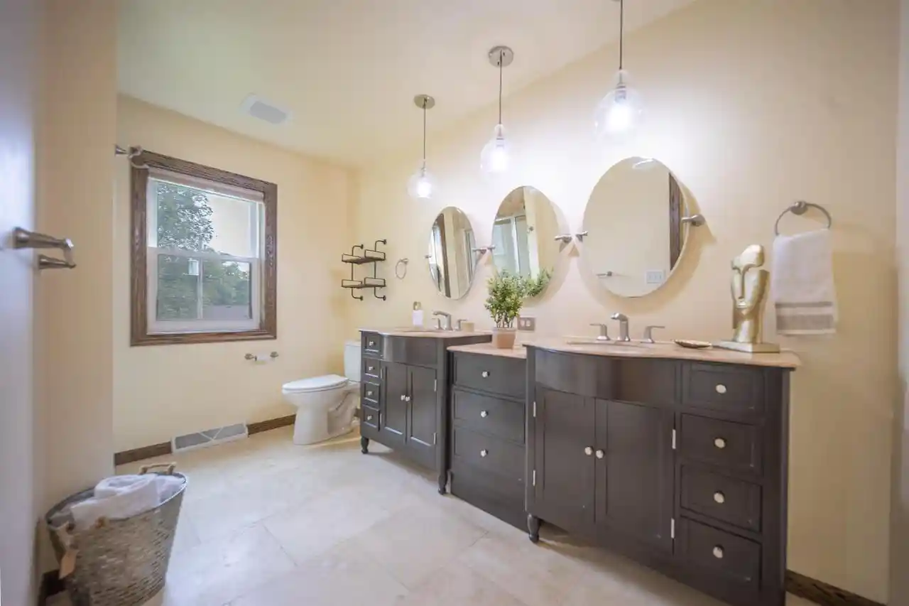 Photo 3 of Single family home for sale at 559 Hilltop Dr Dr, Green Bay, WI 54301 | MLS# 50329390 | Listing updated on 2026-09-22