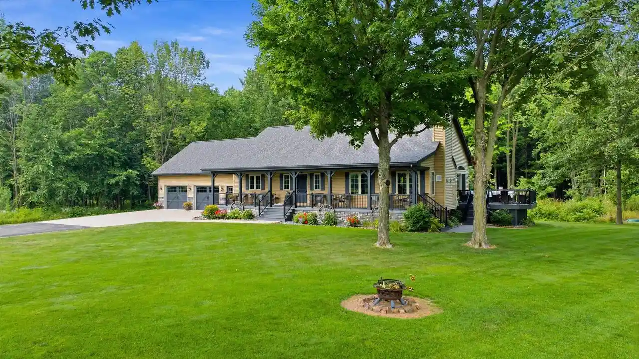 Single family home for sale at 9432 State Hwy 186, Auburndale, WI 54412 | MLS# 22603407