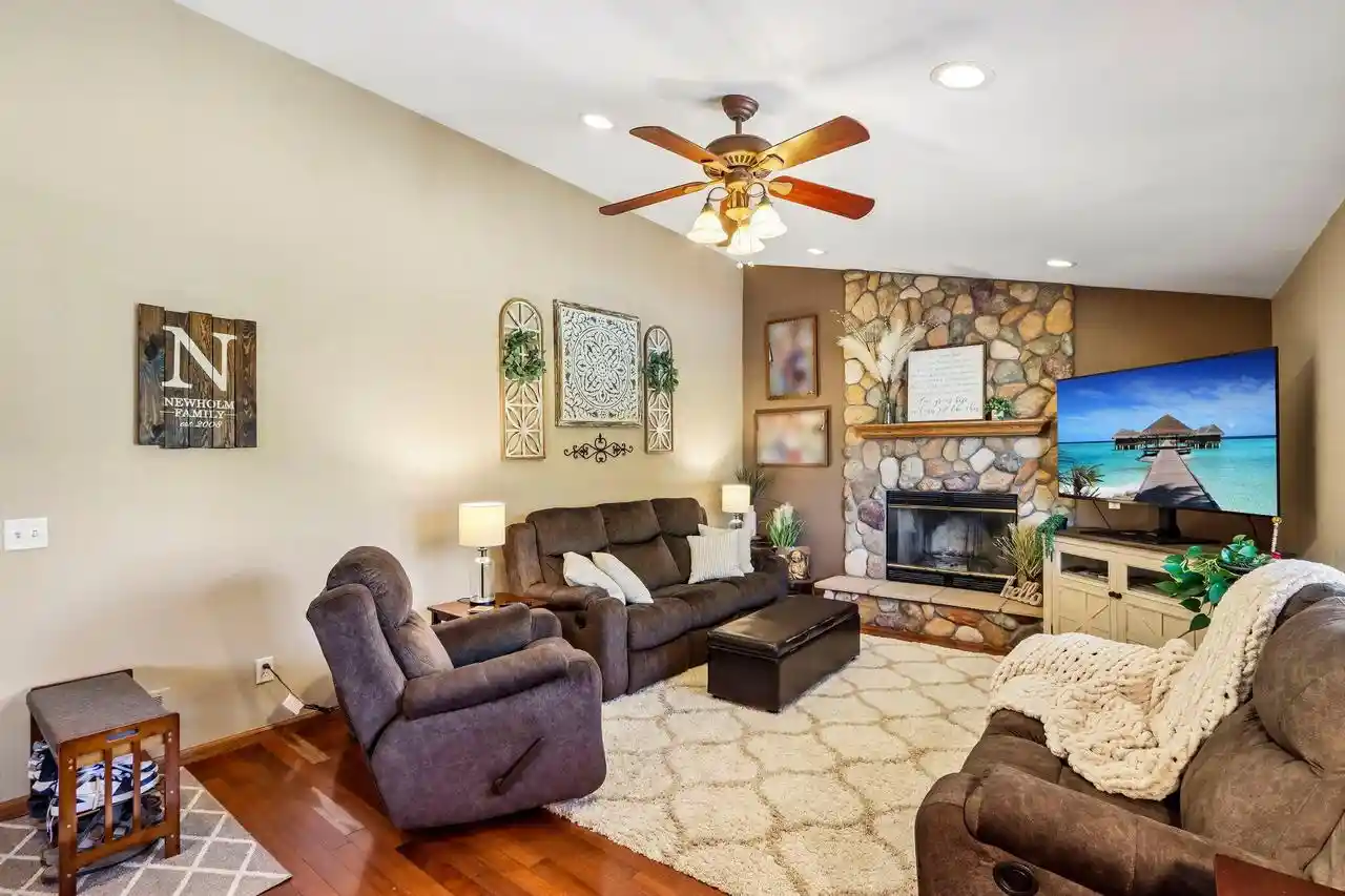 2nd image of 4121 Stormy Dr Dr, Kansasville, WI 53139 | MLS# 1972596