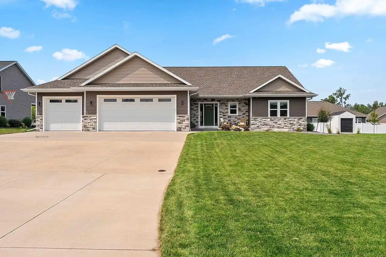 Homes for sale in Suamico, WI | 2066 Fescue Way Way, Suamico, WI 54313 | MLS# 50329465