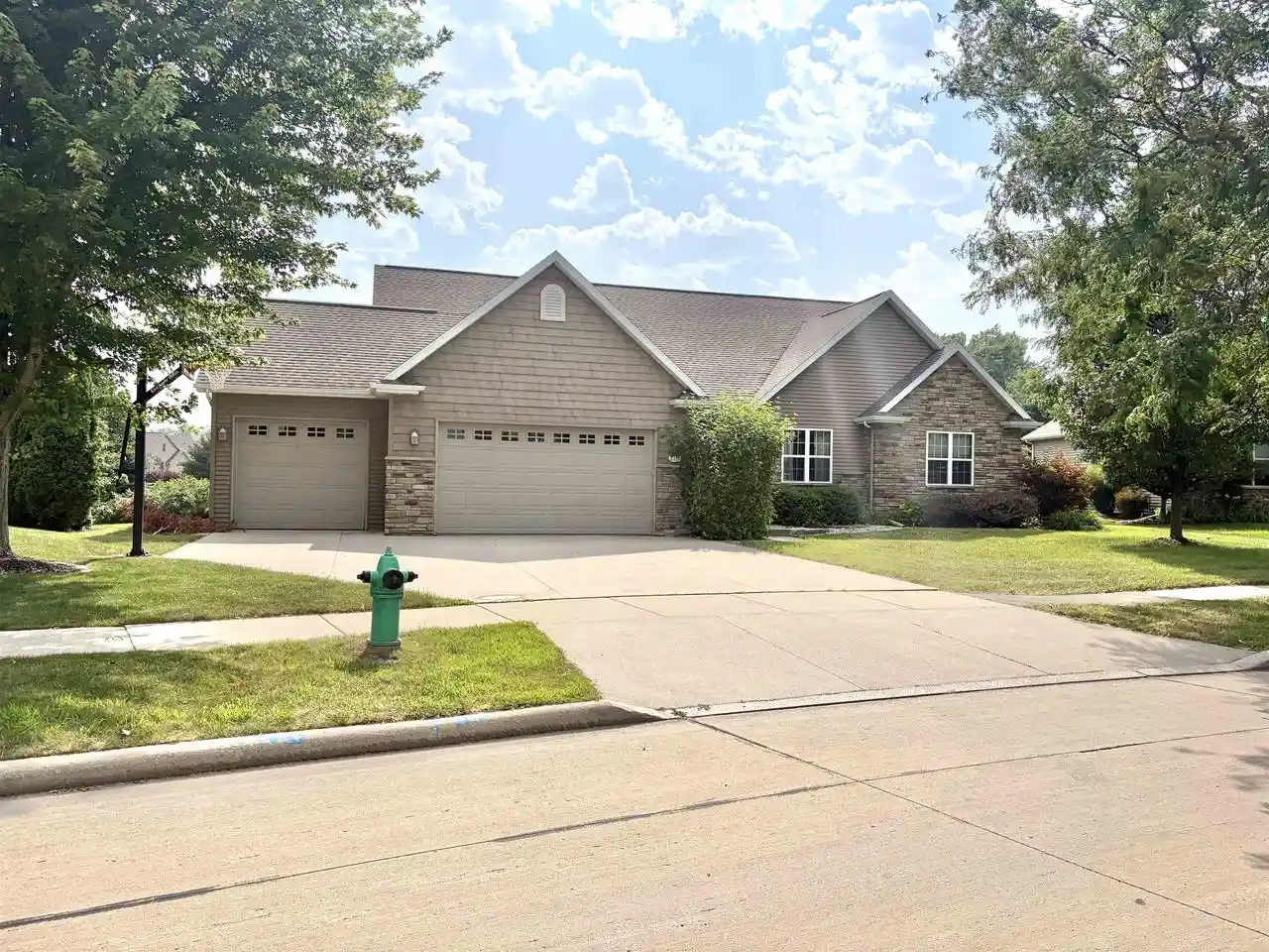 Photo 1 of Single family home for sale at 2701 E Glenhurst Lane Lane, Appleton, WI 54913 | MLS# 50329468 | Listing updated on 2026-09-08