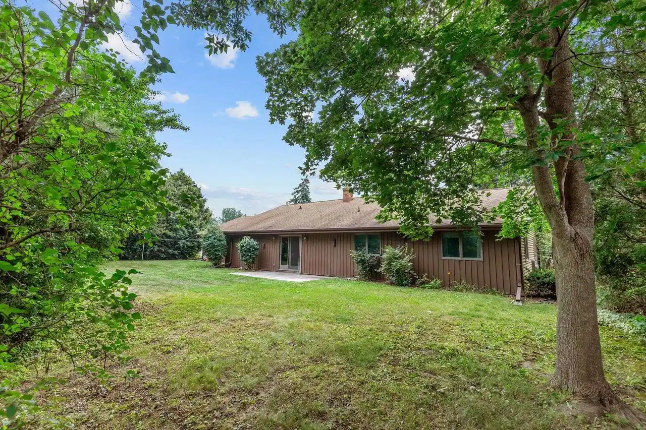 52nd image of 301 Oak Manor Dr Dr, Oshkosh, WI 54904 | MLS# 50329474