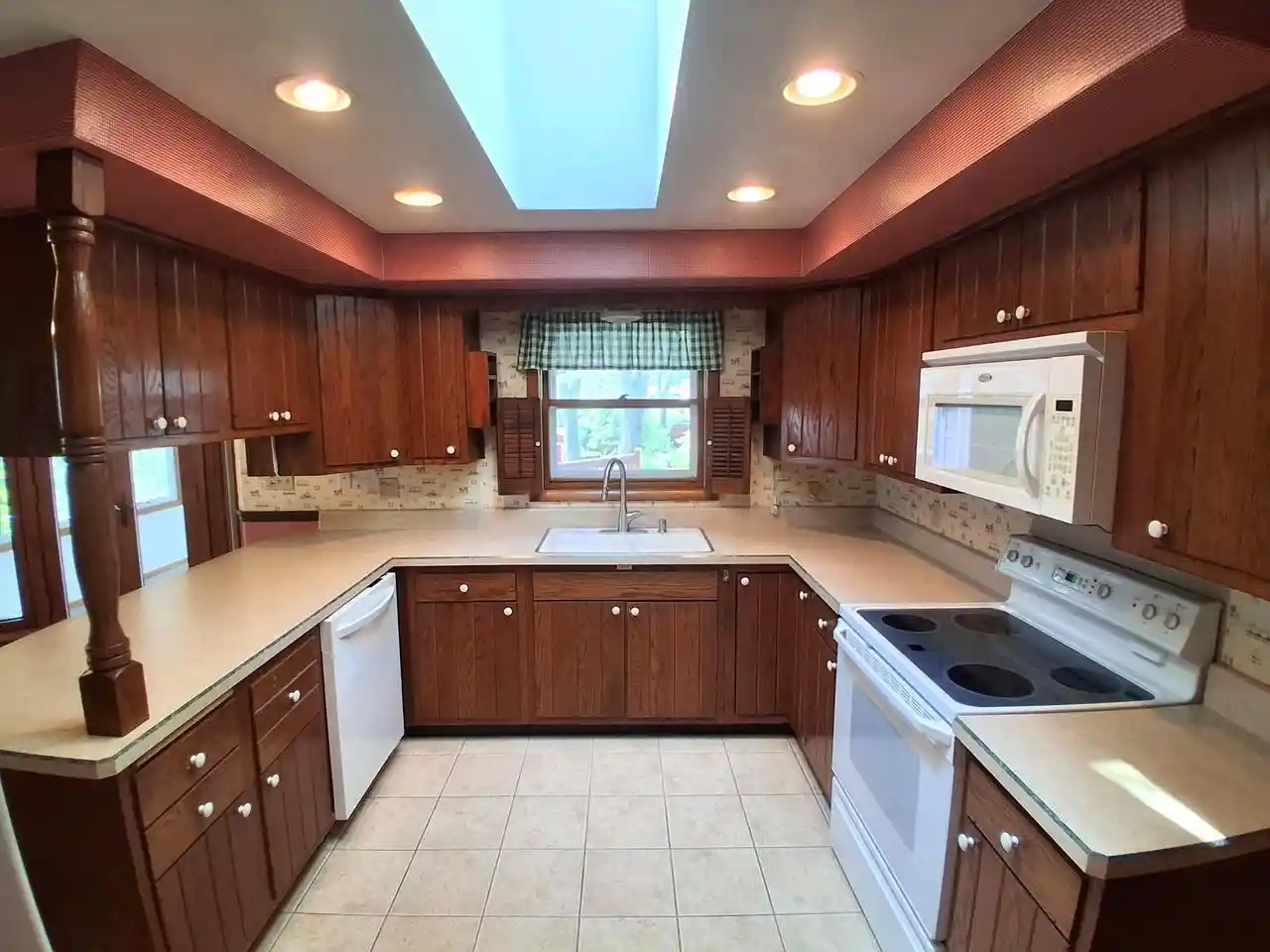 2nd image of 1232 Driftwood Dr Dr, De Pere, WI 54115 | MLS# 50329476