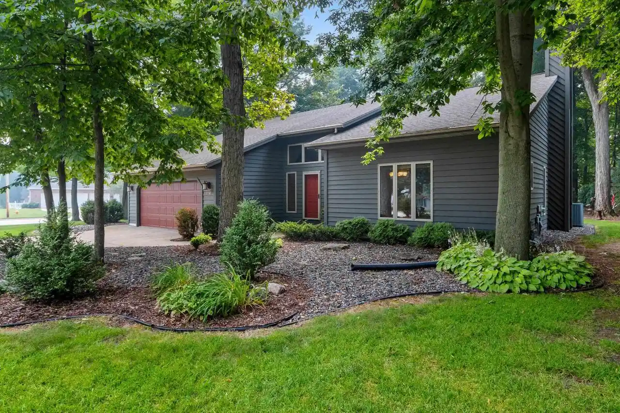 Photo 1 of Single family home for sale at 2043 Autumn Leaves Circle Circle, Green Bay, WI 54313 | MLS# 50329478 | Listing updated on 2026-08-17