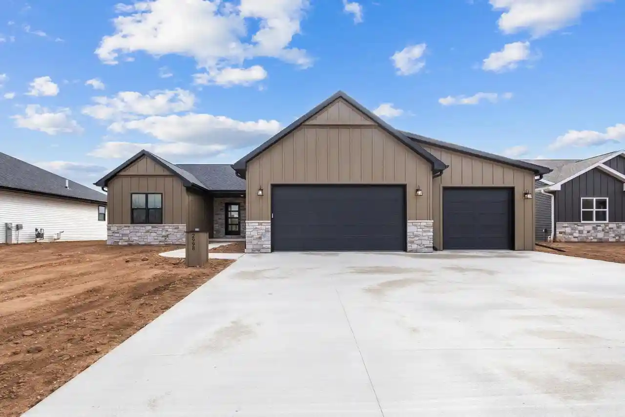 1st image of 2998 Creekwood Dr Dr, Green Bay, WI 54311 | MLS# 50329481