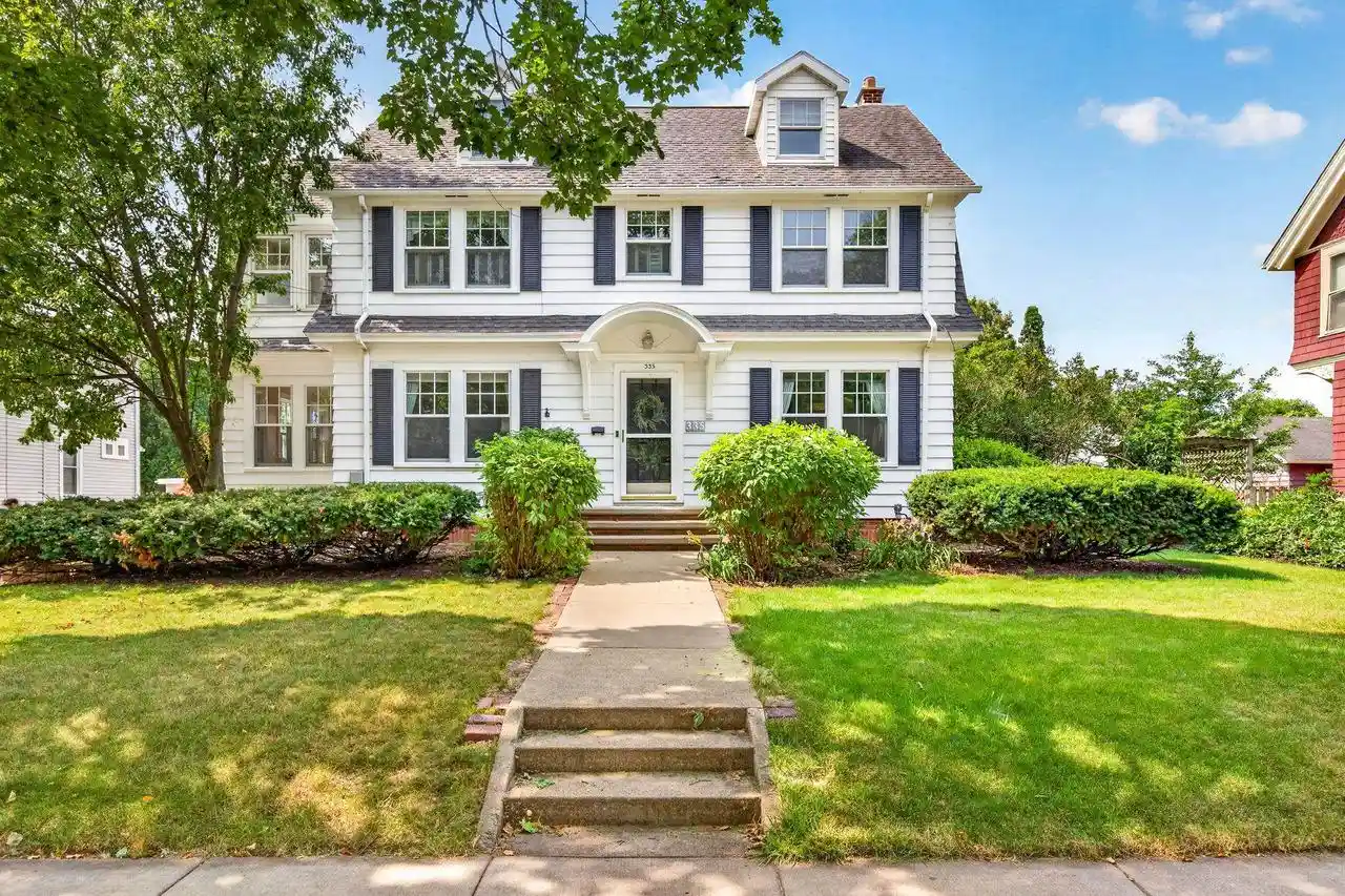 1st image of 335 E Wisconsin Avenue Avenue, Neenah, WI 54956 | MLS# 50329491