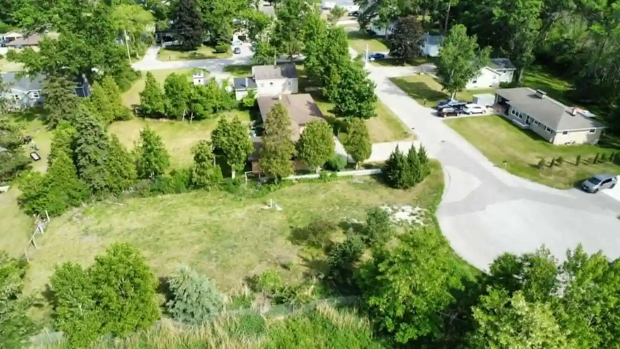Homes for sale in Howard, WI | 2040 Lone Grove Avenue Avenue, Howard, WI 54303 | MLS# 50329494