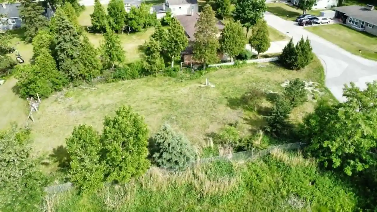 Homes for sale in Howard, WI | 2040 Lone Grove Avenue Avenue, Howard, WI 54303 | MLS# 50329494
