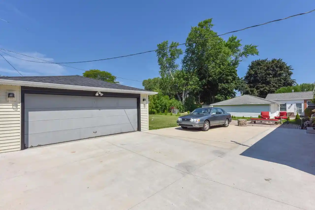 3rd image of 8935 N Navajo Road Road, Bayside, WI 53217 | MLS# 1972662