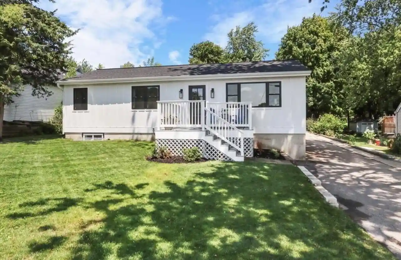 Homes for sale in Fontana, WI | 190 Dewey Avenue Avenue, Fontana, WI 53125 | MLS# 1972688