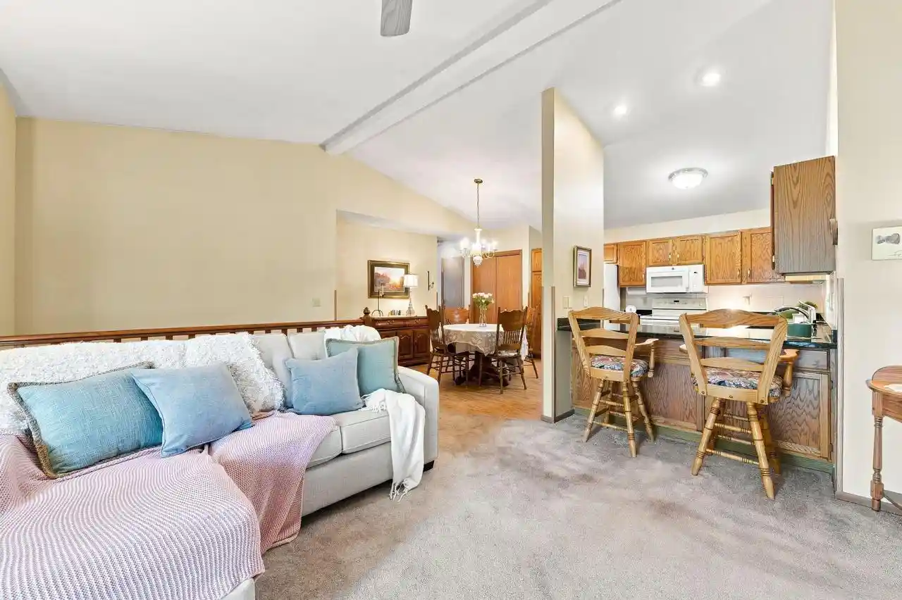 2nd image of 820 Devonshire Ln Ln, West Bend, WI 53090