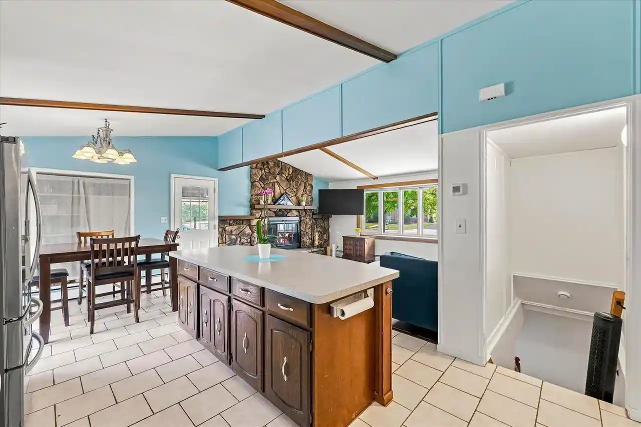 2nd image of 1632 Parkway Dr Dr, Port Washington, WI 53074 | MLS# 1972702