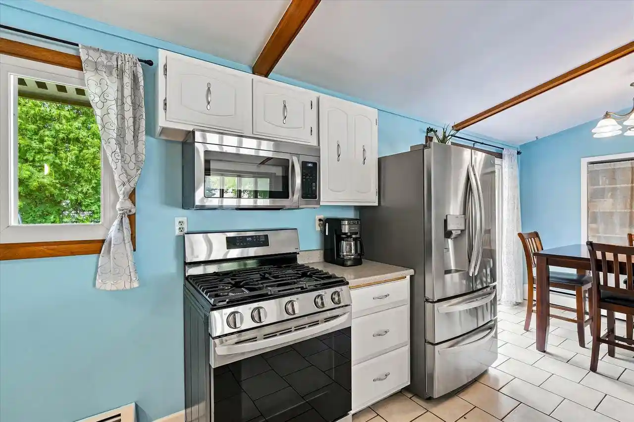 4th image of 1632 Parkway Dr Dr, Port Washington, WI 53074 | MLS# 1972702