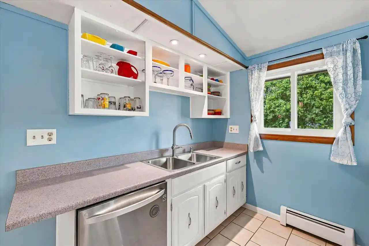 5th image of 1632 Parkway Dr Dr, Port Washington, WI 53074 | MLS# 1972702