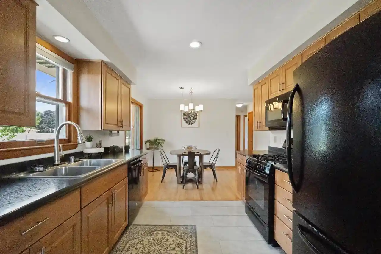 30th image of W152n5427 Badger Dr Dr, Menomonee Falls, WI 53051 | MLS# 1972713