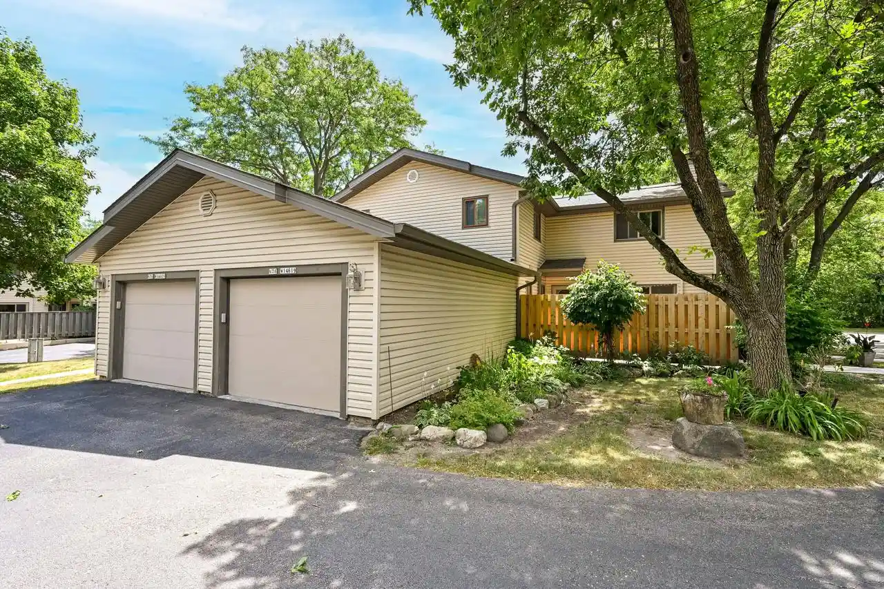 2nd image of N76w14619 Fairfield Ct Ct, Menomonee Falls, WI 53051