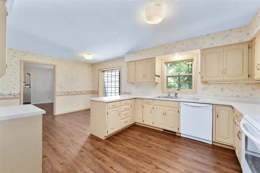 2nd image of 137 Canterbury Road Road, Eau Claire, WI 54701 | MLS# 1603482
