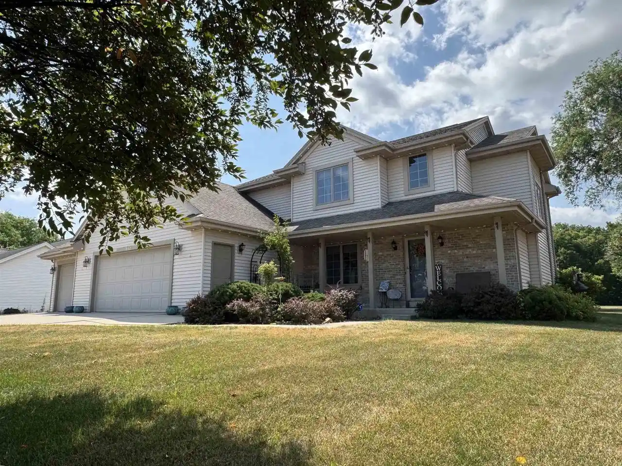 1st image of 642 E Waterford Dr Dr, Beloit, WI 53511 | MLS# 2028606