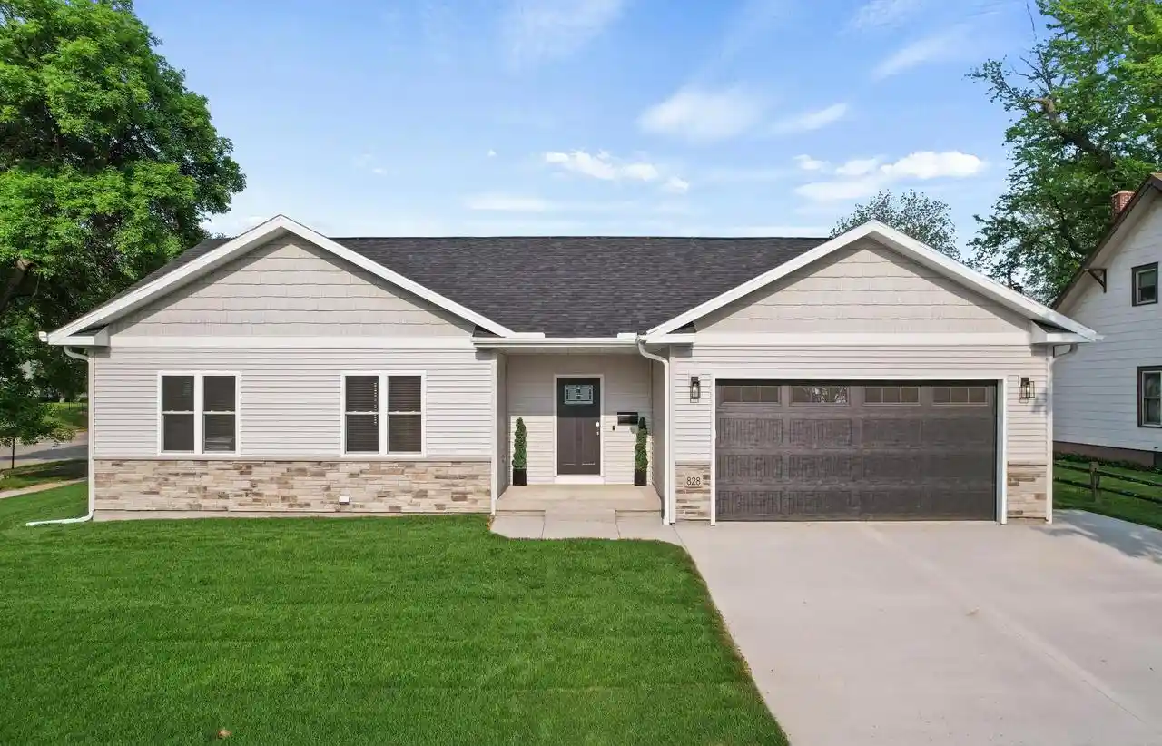 1st image of 828 Elm Street Street, Wisconsin Dells, WI 53965 | MLS# 2028608
