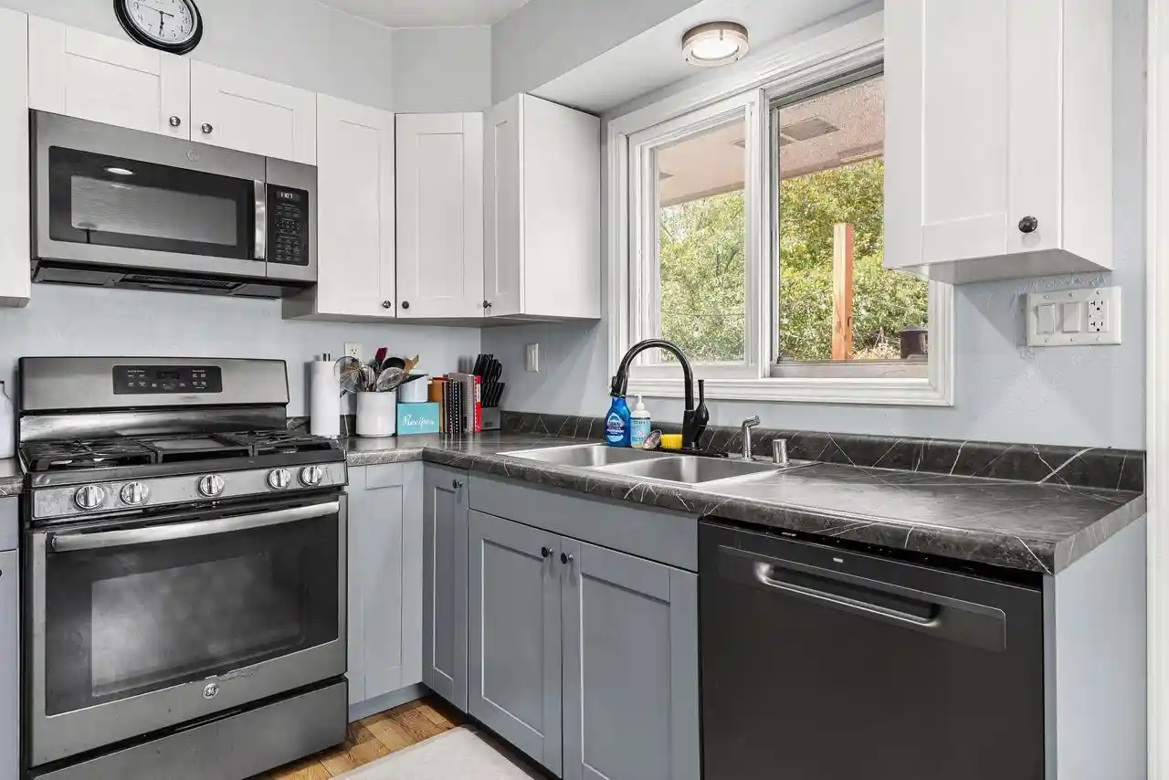30th image of 2019 Mitchell Street Street, Oshkosh, WI 54901 | MLS# 2028607