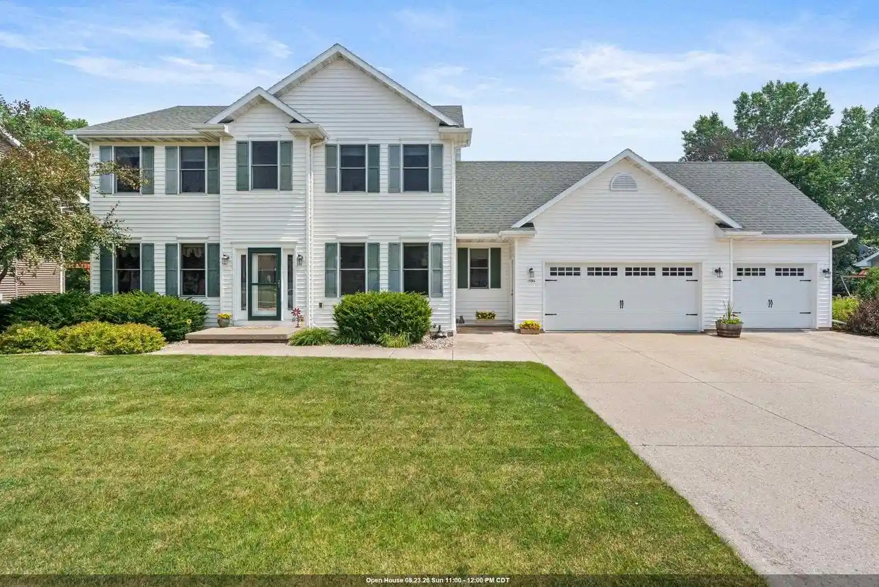 1st image of 1594 Lone Oak Dr Dr, Neenah, WI 54956 | MLS# 50329533