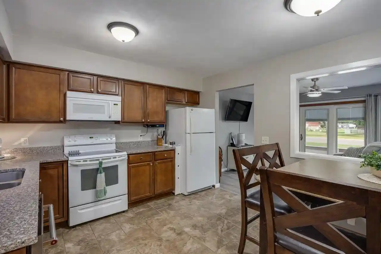 3rd image of 1435 Laramie Ln Ln, Janesville, WI 53546
