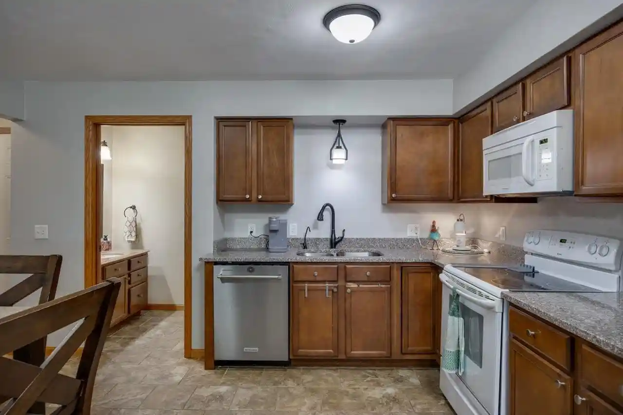 2nd image of 1435 Laramie Ln Ln, Janesville, WI 53546