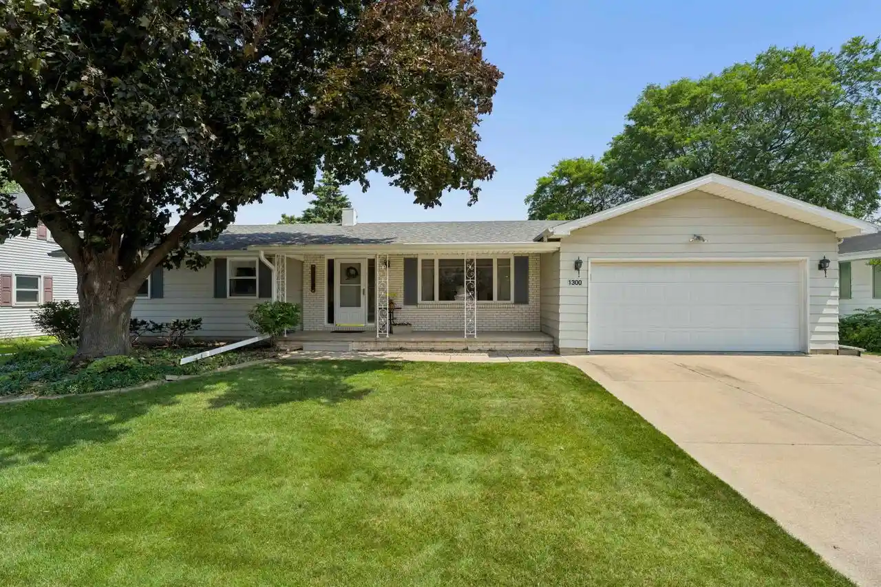 Photo 1 of Single family home for sale at 1300 N Bay Ridge Road Road, Appleton, WI 54915 | MLS# 50329530 | Listing updated on 2026-07-25