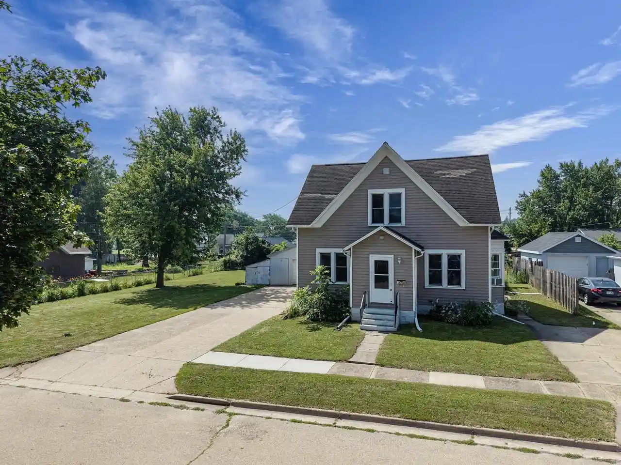 Photo 1 of Single family home for sale at 524 Bruce Street Street, New London, WI 54961 | MLS# 50329536 | Listing updated on 2026-09-22