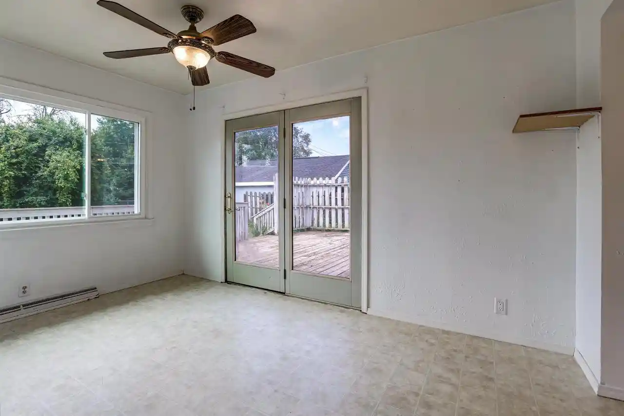 Photo 3 of Single family home for sale at 524 Bruce Street Street, New London, WI 54961 | MLS# 50329536 | Listing updated on 2026-09-22