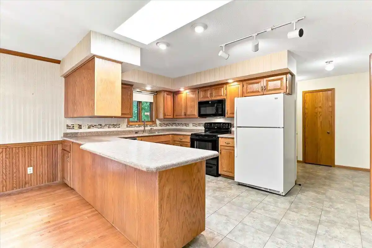 Photo 3 of Sale Pending at 805 Spillway Dr Dr, La Crosse, WI 54603 | MLS# 1972751 | Listing updated on 2026-07-24