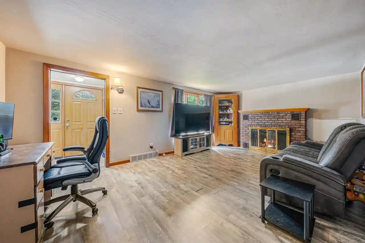 5th image of 1517 Division Street Street, New London, WI 54961 | MLS# 50329519
