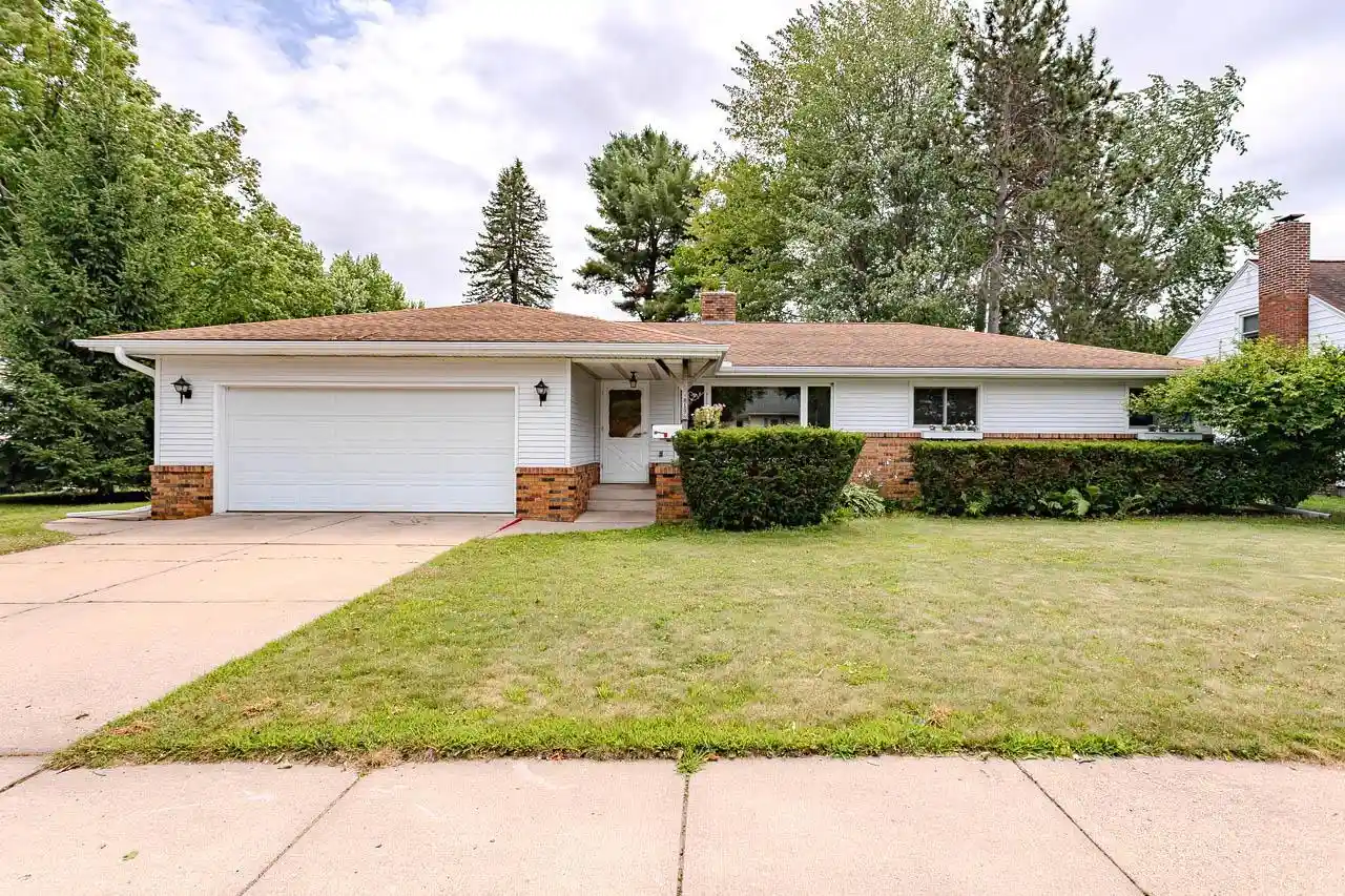 1st image of 819 Broadway Avenue Avenue, Wausau, WI 54403 | MLS# 22603444