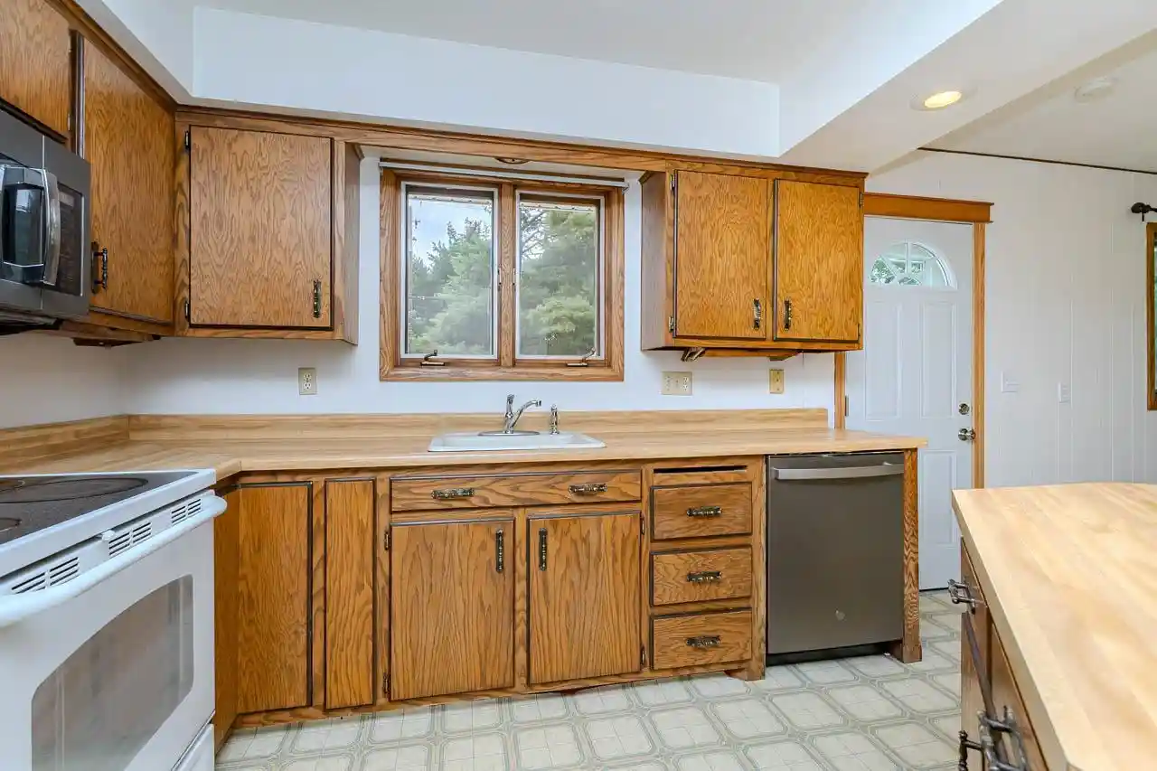 2nd image of 819 Broadway Avenue Avenue, Wausau, WI 54403 | MLS# 22603444