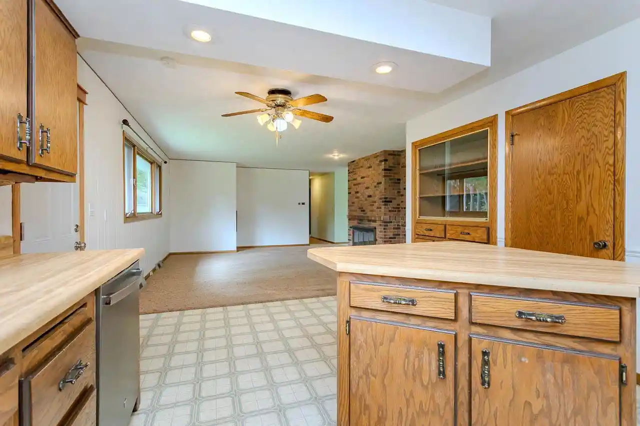 3rd image of 819 Broadway Avenue Avenue, Wausau, WI 54403 | MLS# 22603444