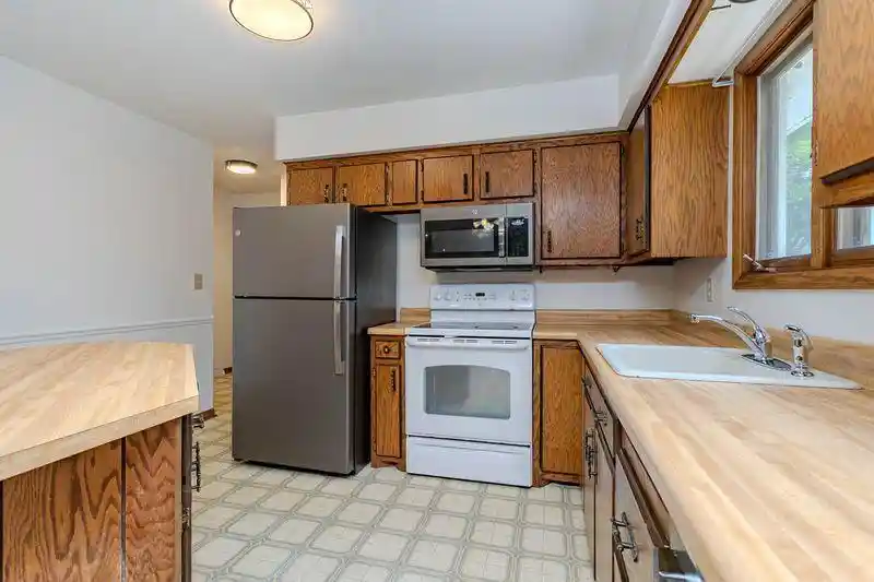 43rd image of 819 Broadway Avenue Avenue, Wausau, WI 54403 | MLS# 22603444