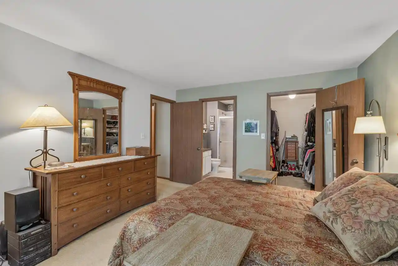 2nd image of 4242 Ridgewood Lane Lane #4242, Milwaukee, WI 53221 | MLS# 1972775