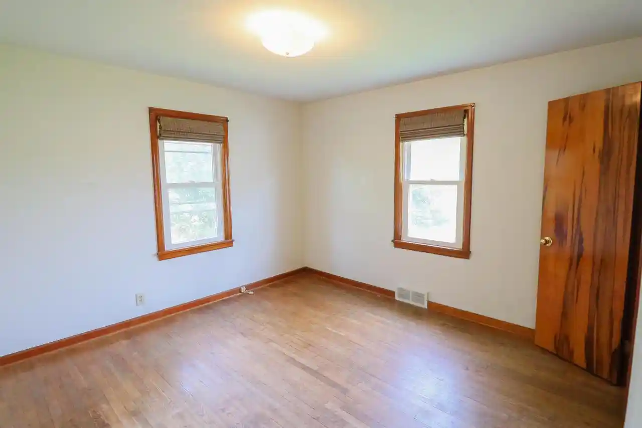 Photo 3 of Single family home for sale at N5274 State Road 35 Hwy Hwy, Onalaska, WI 54650 | MLS# 1972782 | Listing updated on 2026-09-15