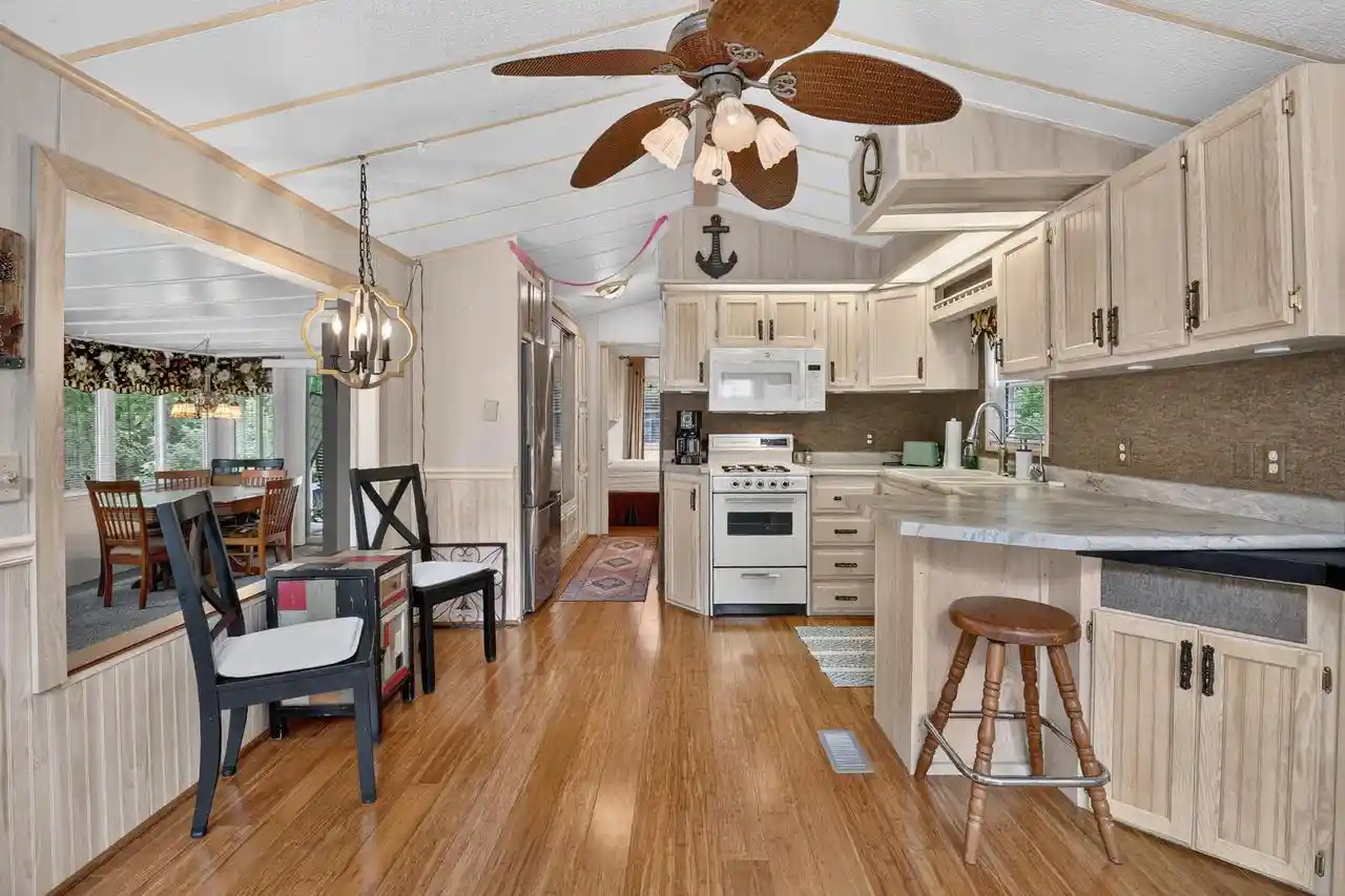 2nd image of 470 Skyline Dr Dr, Edgerton, WI 53534 | MLS# 2028629
