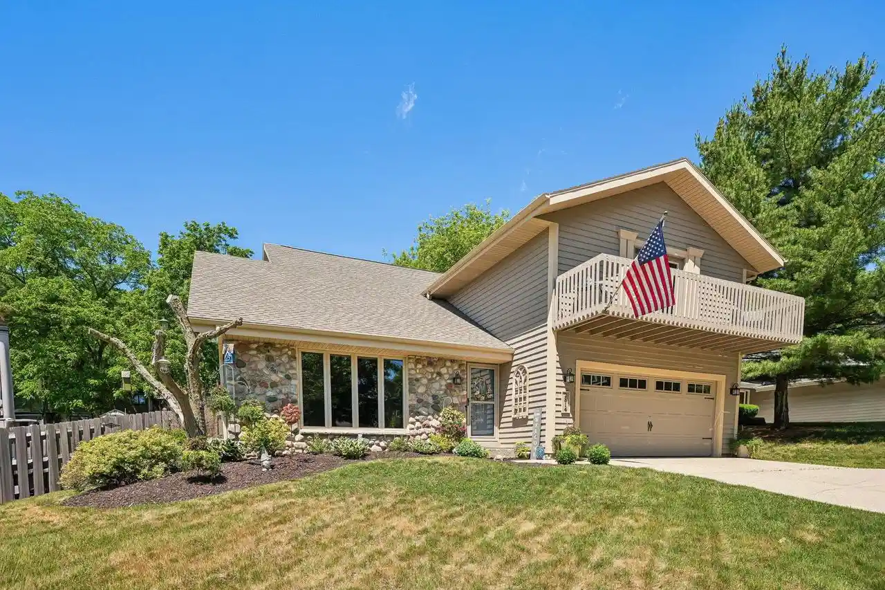 1st image of 2814 Buckingham Court Court, Waukesha, WI 53188 | MLS# 1972784