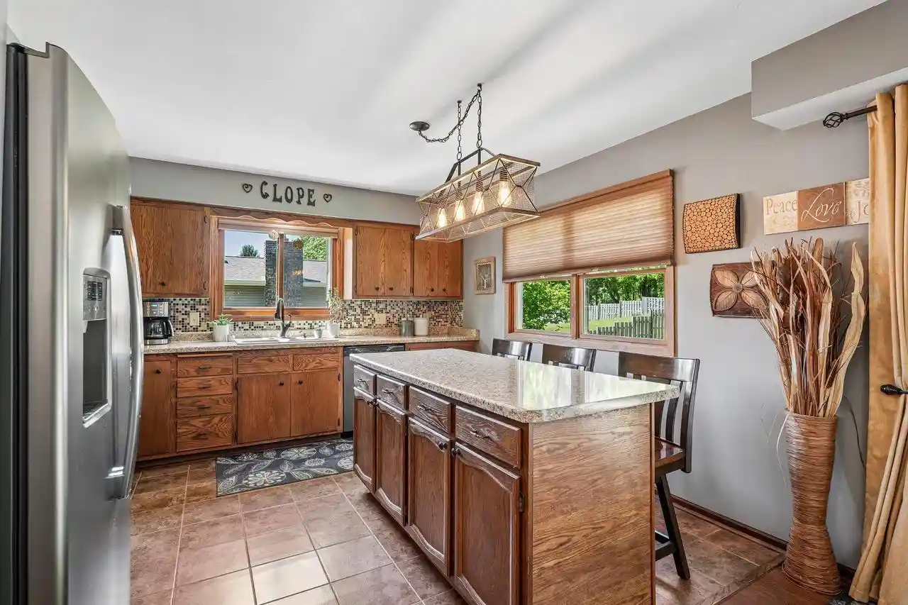 37th image of 2814 Buckingham Court Court, Waukesha, WI 53188 | MLS# 1972784