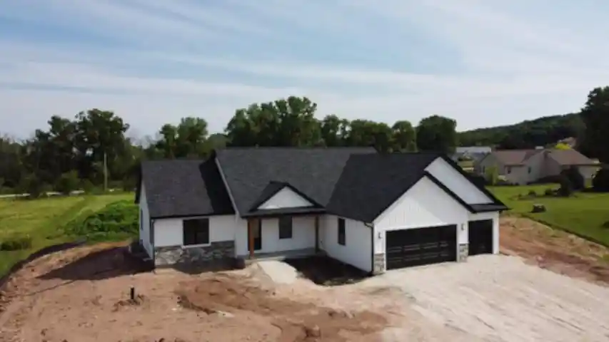 Photo 3 of Single family home for sale at 565 Gunderson Dr Dr, Portage, WI 53901 | MLS# 50329563 | Listing updated on 2026-09-14